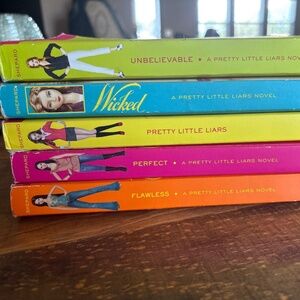 Pretty Little Liars books